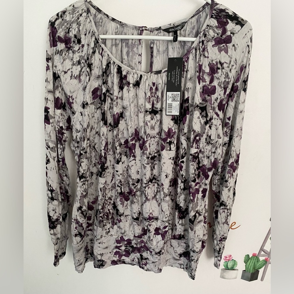 Daisy Fuentes Large Petite Woman’s Pretty in Lace Grey Combo long sleeve top